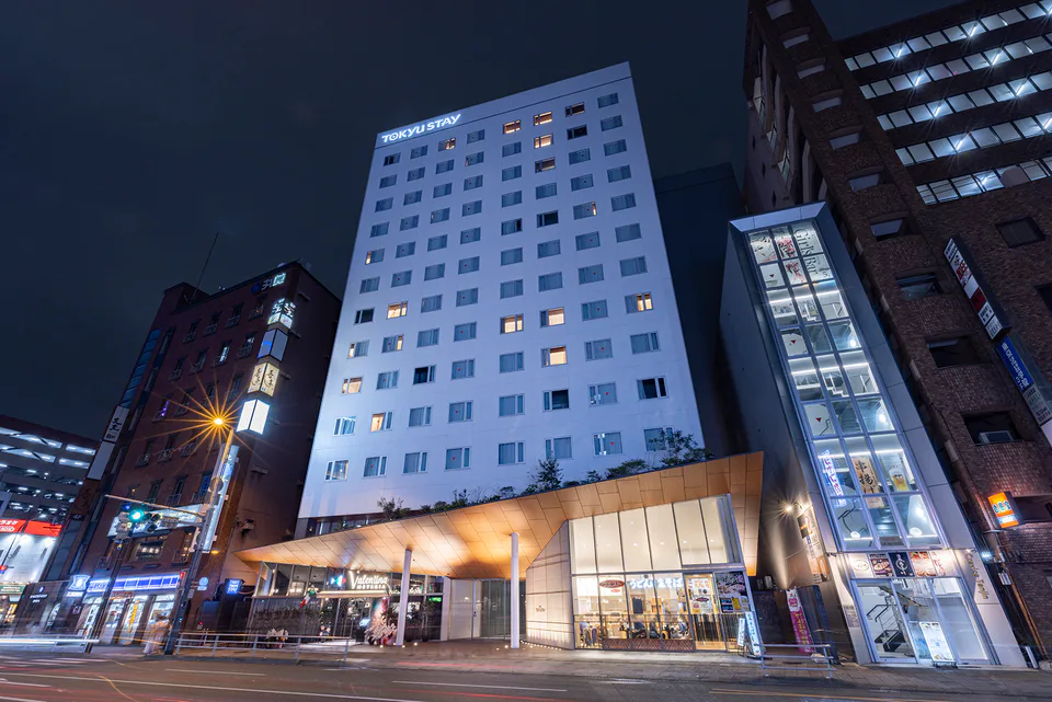 ภายนอกด้านหน้าของโรงแรม Tokyu STAY ฟุกุโอกะเท็นจินและทางเข้าโรงแรม