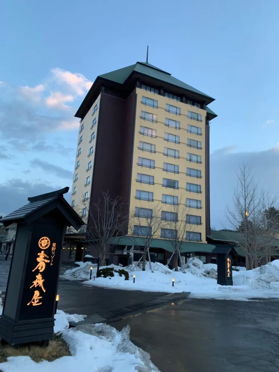Aomoriya onsen and grounds, part of the one-night resort value when enough awake hotel time remains