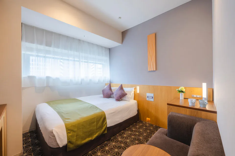 Hotel Gracery Shinjuku guest room with double bed
