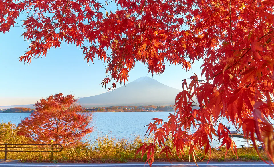 Lake Kawaguchi Mount Fuji and autumn foliage at sunset showing the value of an overnight weather window