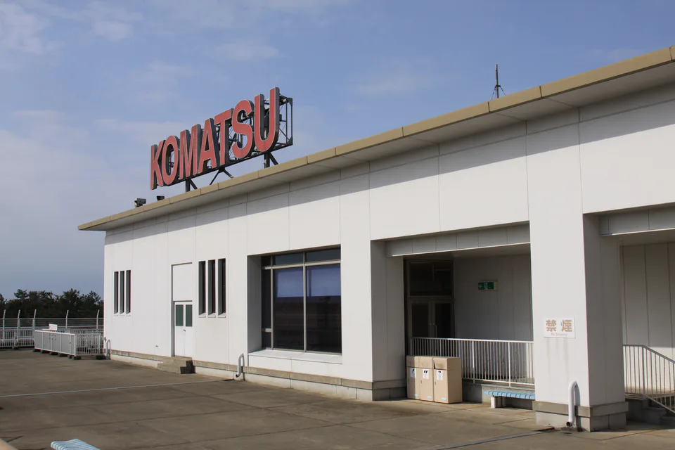 Komatsu Airport observation deck for comparing a resilient Kanazawa gateway with Noto Airport