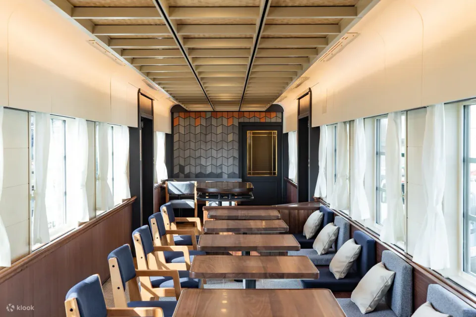 ภายในรถไฟและที่นั่ง THE RAIL KITCHEN CHIKUGO
