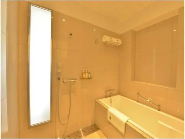ภาพเปรียบเทียบพื้นที่ห้องพักของ The Orion Hotel Motobu และ Ala Mahaina Condo Hotel