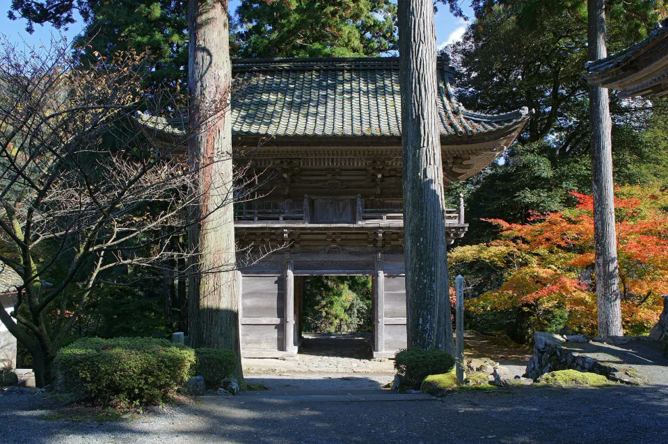 Where to Stay in Fukui: Keep the Dinosaur Museum and Eiheiji Near the Rails, or Sleep in Awara Onsen