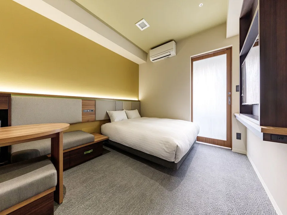 Chambre de l'hôtel Nishitetsu CROOM Hakata Gion, hébergement économique à Fukuoka avec options de chambres multiples et équipements