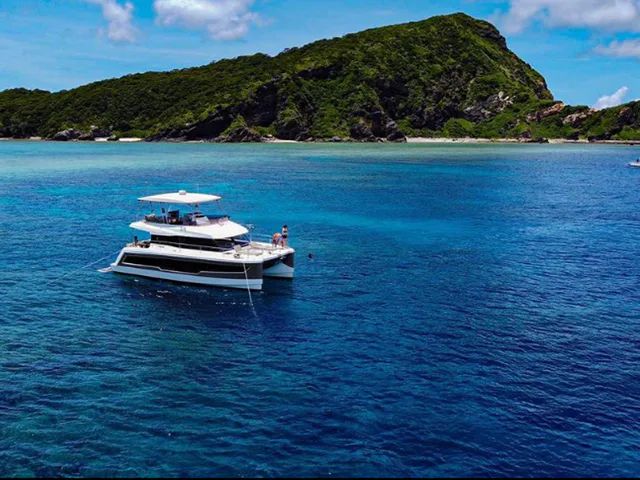 Bateau privé à Okinawa : à partir de combien de personnes le charter devient-il cohérent ?