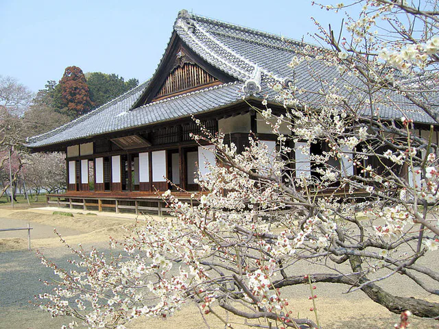 미토성 산노마루 고도칸 정청과 매화, 일본 100대 명성 No.14