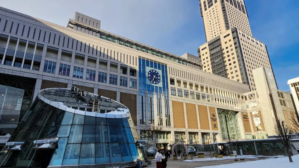 札幌站適合成為第一晚基地,等真正離開市區時再開始新千歲機場租車