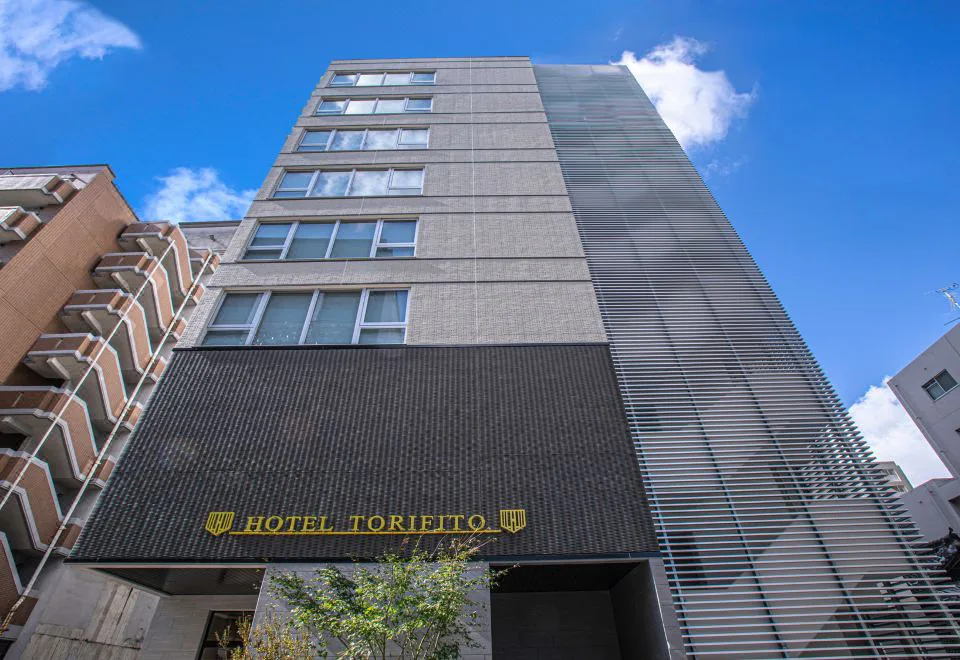 Hotel Torifito Hakata Gion 정면 외관과 호텔 간판