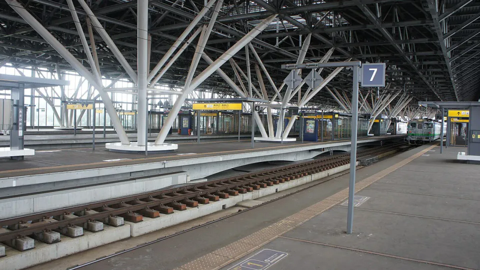 สถานี JR Asahikawa เป็นจุดเชื่อมต่อสำคัญของเส้นทาง Biei และ Furano