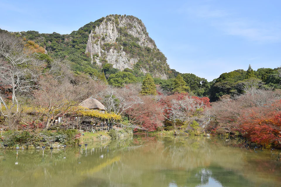 Mifuneyama Rakuen ที่ทาเคโอะในฤดูใบไม้เปลี่ยนสี เหมาะกับเส้นทางคิวชูปลายพฤศจิกายนที่พักค้างคืน