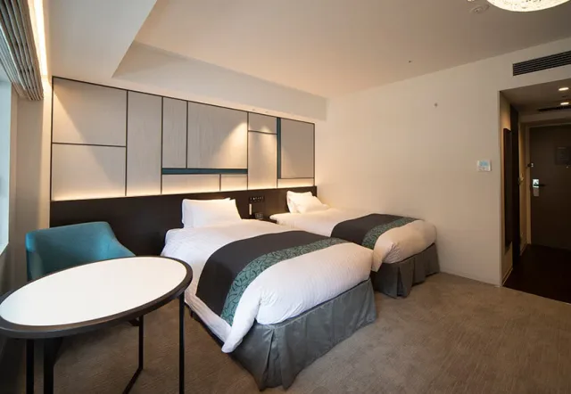 Hotel Vischio Osaka Deluxe Twin seating area and bedroom