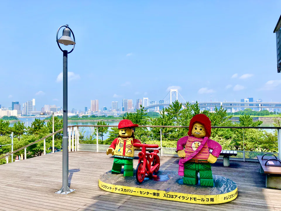 Représentation du LEGOLAND Discovery Center à Tokyo Daiba ; la tranche d'âge principale ciblée par l'établissement est de 3 à 10 ans.