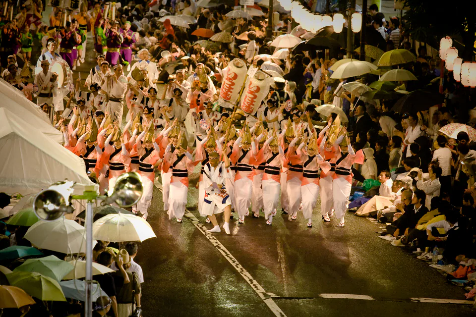 Tokyo Koenji Awa Odori 2026|เวทีกลางวันที่ ZA-KOENJI เหมาะกับใคร? เทียบชมบนถนน