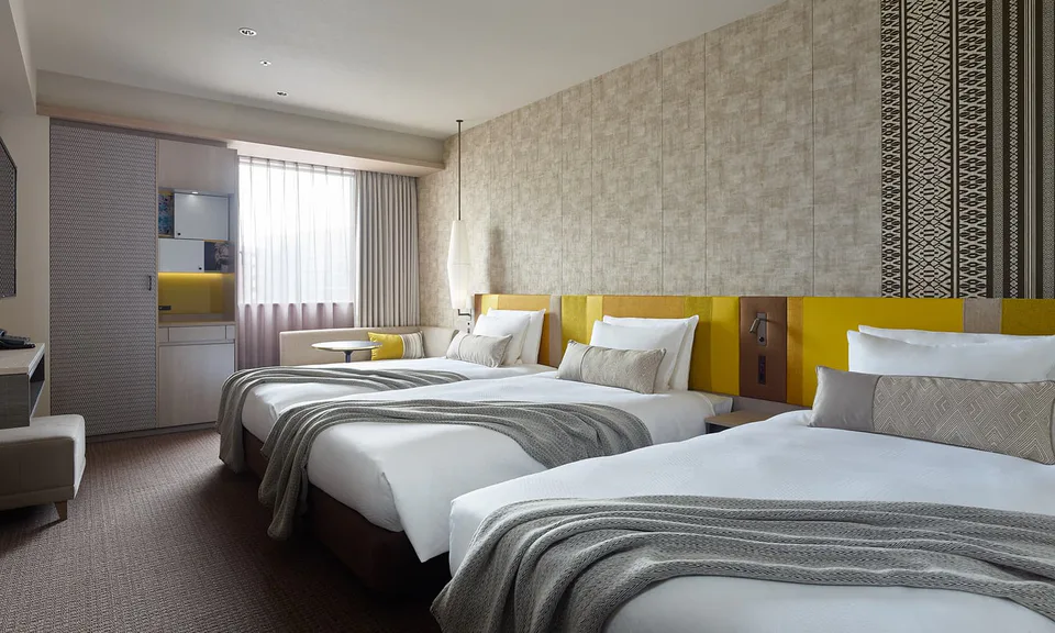 미츠이 가든 호텔 후쿠오카 기온 Standard 3 Beds 객실의 같은 규격 침대 3개