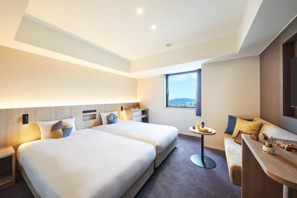 OMO5 Otaru twin guest room for judging luggage space and a one- or two-night stay