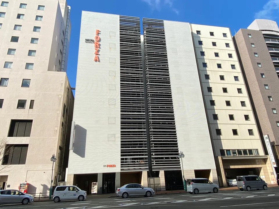 HOTEL FORZA Hakata Station Chikushi-guchi I, façade, comparaison entre la proximité immédiate de la gare et la taille de la chambre pour un séjour tardif à Fukuoka