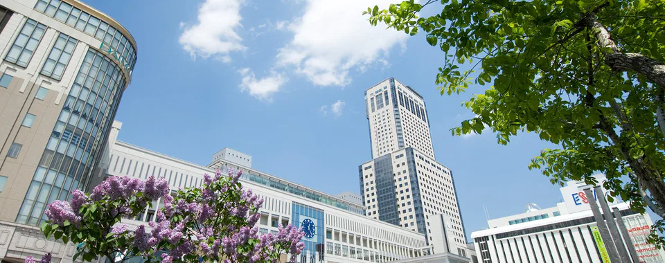 JR Tower Hotel Nikko Sapporo 정면 외관과 JR 삿포로역 연결