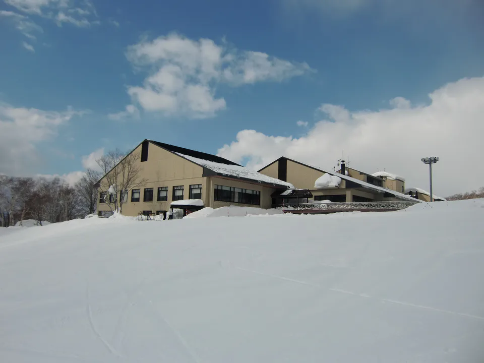 Annupuri accommodation area in winter, a quieter Niseko base for travelers who value a more relaxed village feel over nightlife