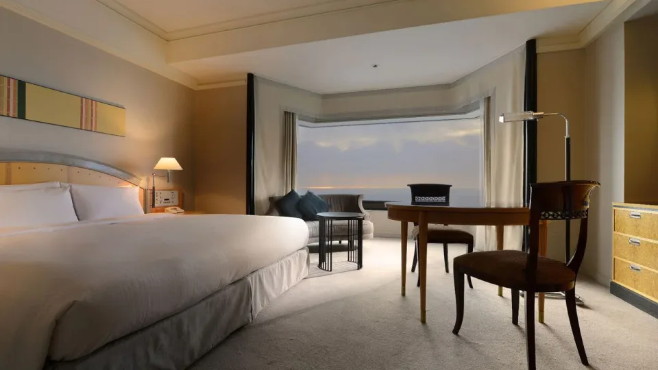 Hotel New Otani Makuhari superior double room for Makuhari Messe visitors