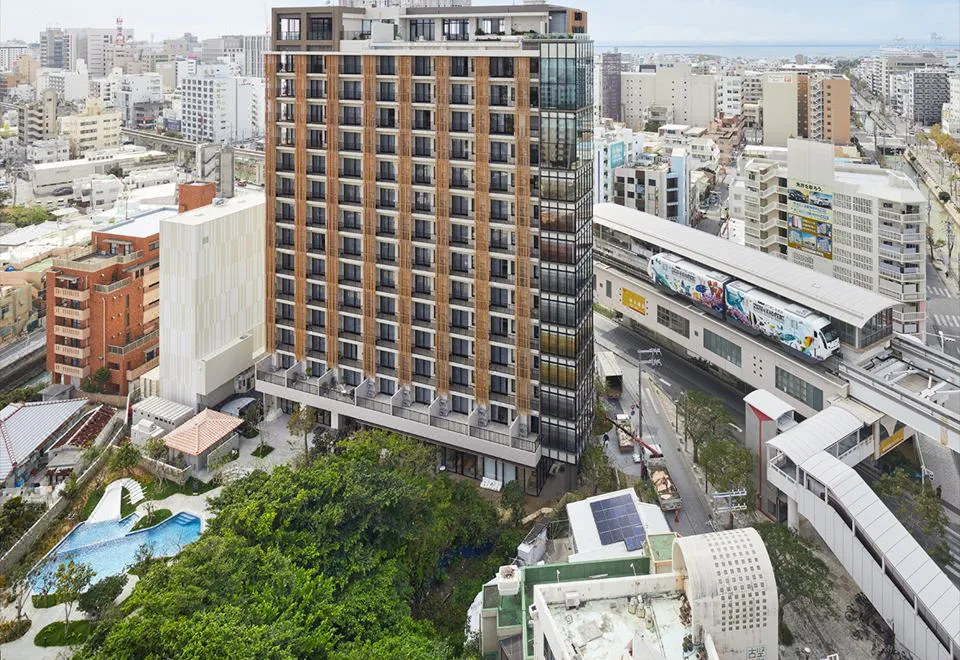 HOTEL STRATA NAHA|兩人兩晚,16–18㎡ Compact 要不要升到 Twin?
