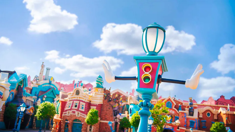Tokyo Disneyland의 클래식 Disney 분위기와 가족 공통 경험