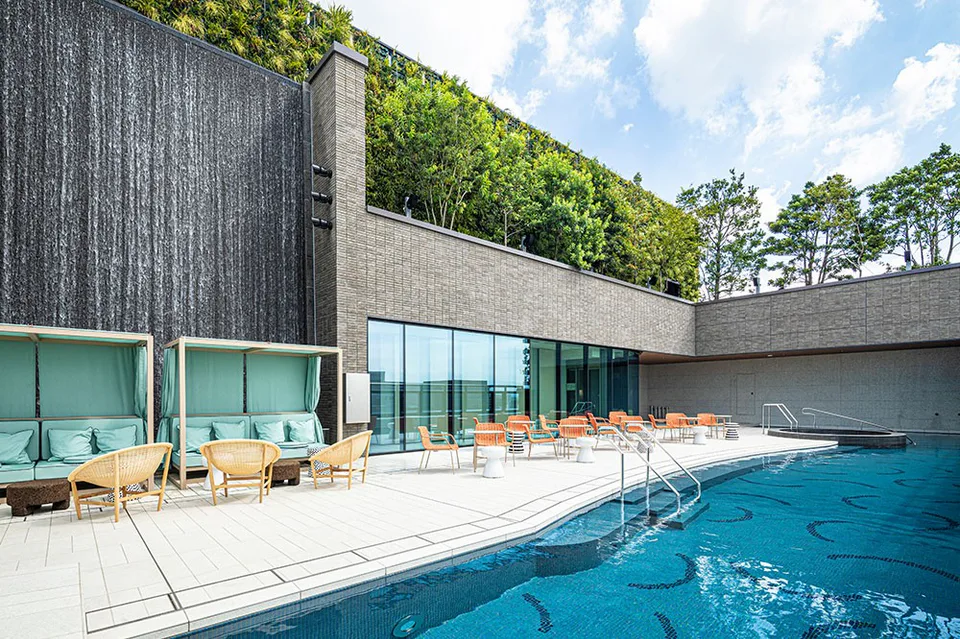 Miyako Hotel Hakata vs JR KYUSHU HOTEL Blossom Hakata Chuo: Is Direct Access Worth the Premium?