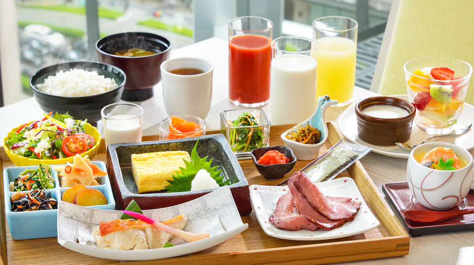 Chambre de l’Hotel Royal Classic Osaka, compromis entre Namba, Nankai et espace pour les bagages