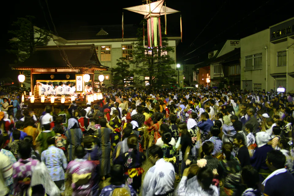 Gujo Odori 2026 คืนสุดท้าย|Honmachi 20:00–04:00 ควรอยู่ถึงเช้าหรือออกก่อน?