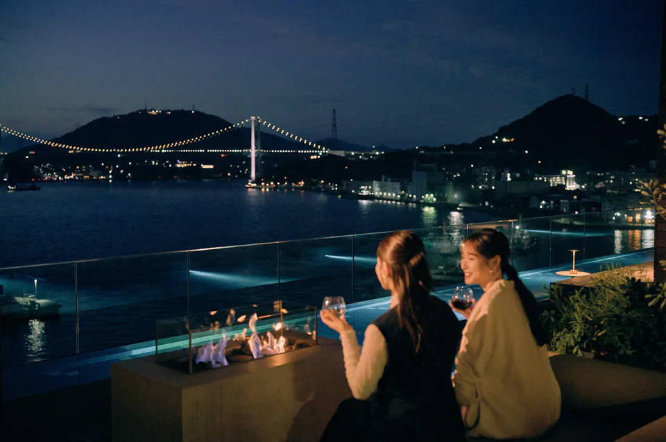 BEB5 Mojiko MIZUBA terrace overlooking the Kanmon Strait at night