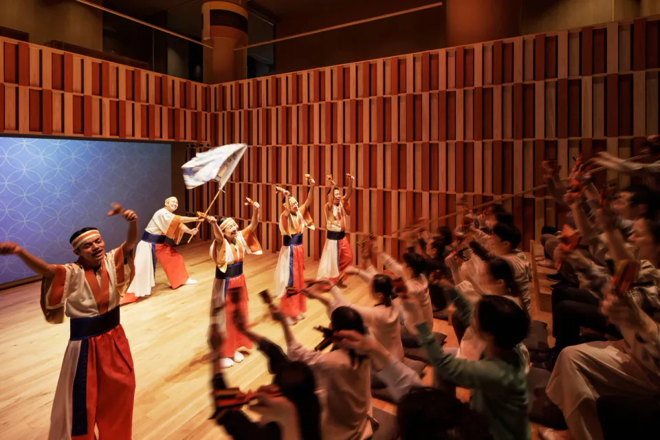 Danseurs de yosakoi lors d’un spectacle à Kōchi