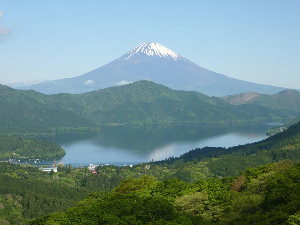 Mt Fuji viewed from the Hakone area. Adding Hakone to a Mt Fuji charter increases cross-region travel time, so the second region is not a free add-on.