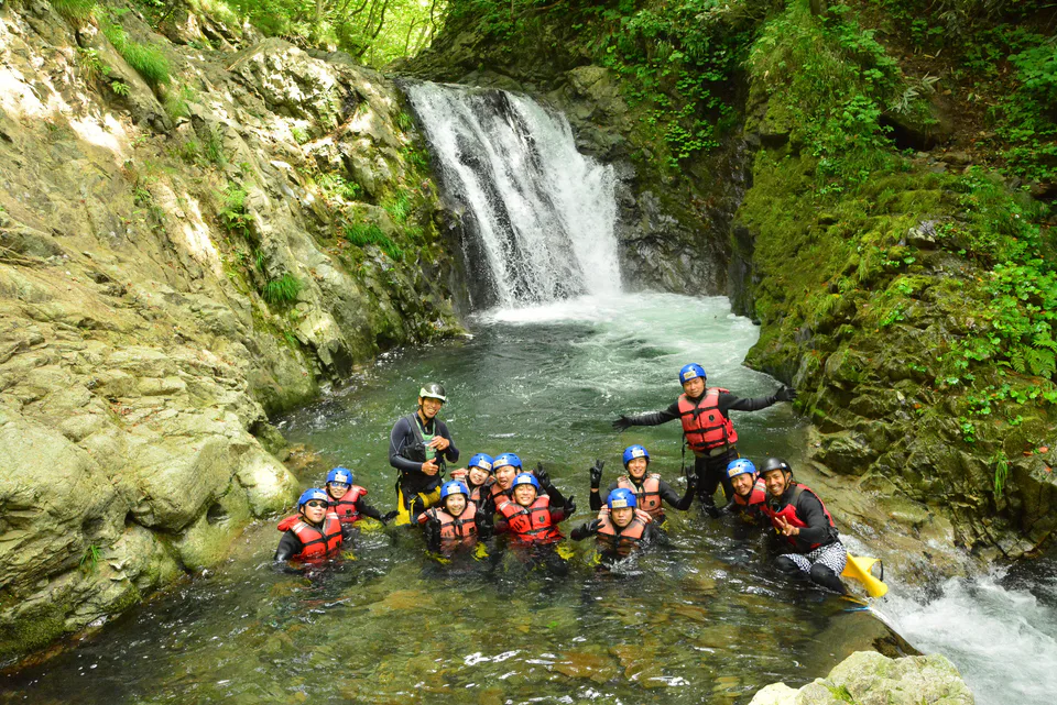 จะเลือกล่องแก่งในนิชิโอะโกะอย่างไร? ครึ่งวันทั่วไป เรือส่วนตัว Platinum Private และ Canyoning ที่อาจจะสนุกที่สุด