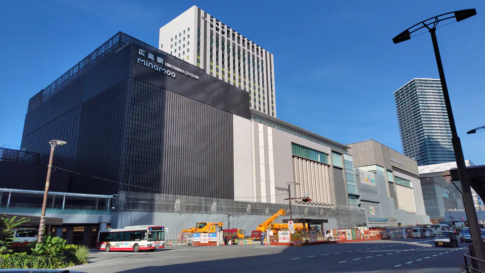 廣島站，示意把廣島加入東京京都大阪路線時的換酒店與跨城成本