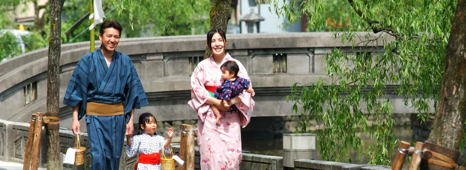 Guests in yukata touring the public hot spring bathhouses of Kinosaki Onsen