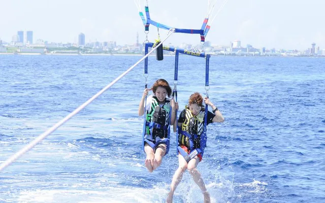 Parasailing à Okinawa : le temps total inclut le bateau et l’attente, pas seulement les minutes dans les airs