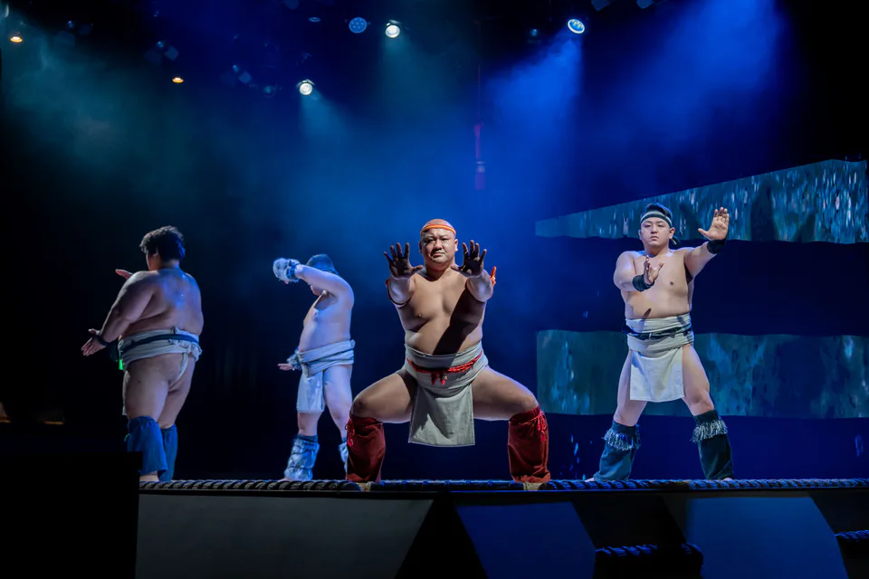 La représentation de sumo HIRAKUZA à Osaka, une expérience culturelle, inclut le sumo comme activité principale payante de la journée.