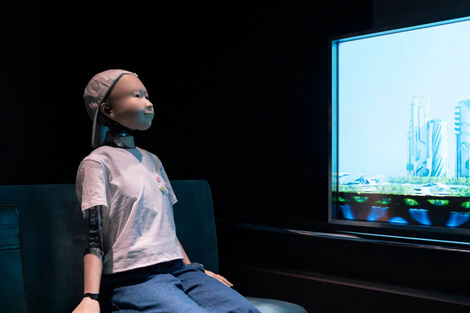 Android figure inside the immersive FUTURE OF LIFE+ experience at MoN Takanawa, ©FUTURE OF LIFE