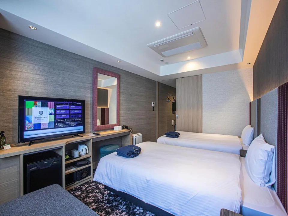 Chambre de l’hôtel Torifito Hakata Gion, hébergement économique à Fukuoka, échange station pour une chambre Twin de 23 m² et un grand bain