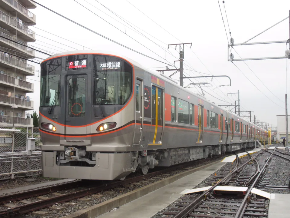 รถไฟ JR West Series 323 ที่ใช้บน Osaka Loop Line และเส้นทางเชื่อม Universal City