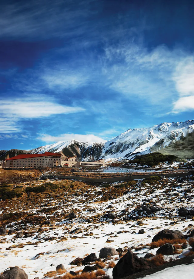 Tateyama Kurobe autumn route where a seasonal luggage transfer can replace carrying a suitcase