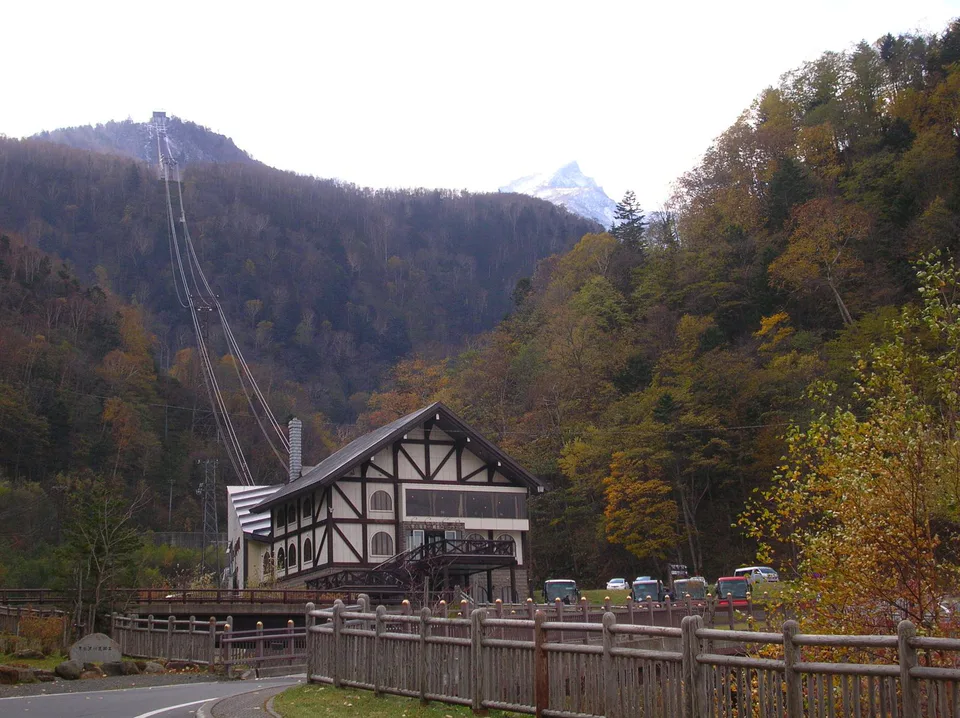 Kurodake Ropeway above Sounkyo as a lower-friction backup to Ginsendai