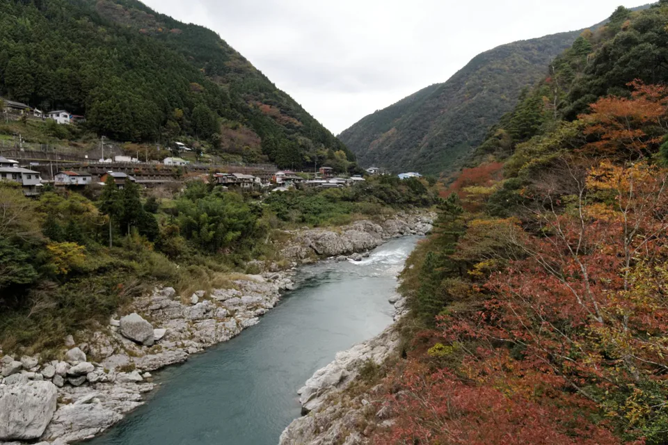 Gorge d’Oboke et paysage automnal de la Yoshino, solution de repli à faible risque près de l’entrée ferroviaire d’Iya