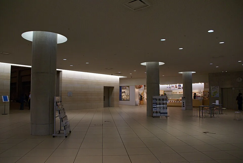 ทางเดินและห้องจัดแสดงจำนวนมากใน Otsuka Museum of Art