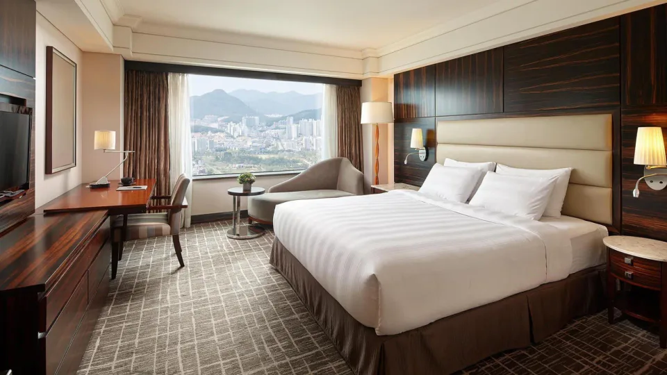 Lotte Hotel Busan deluxe guest room with king bed and Seomyeon city view