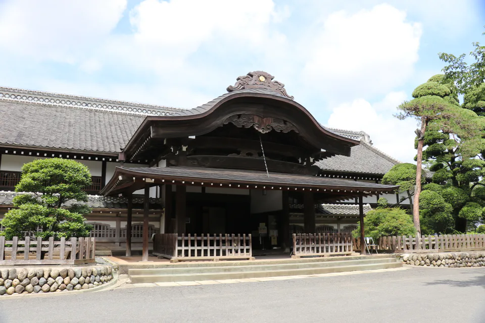 Wooden exterior and entrance of Kawagoe Castle Honmaru Palace
