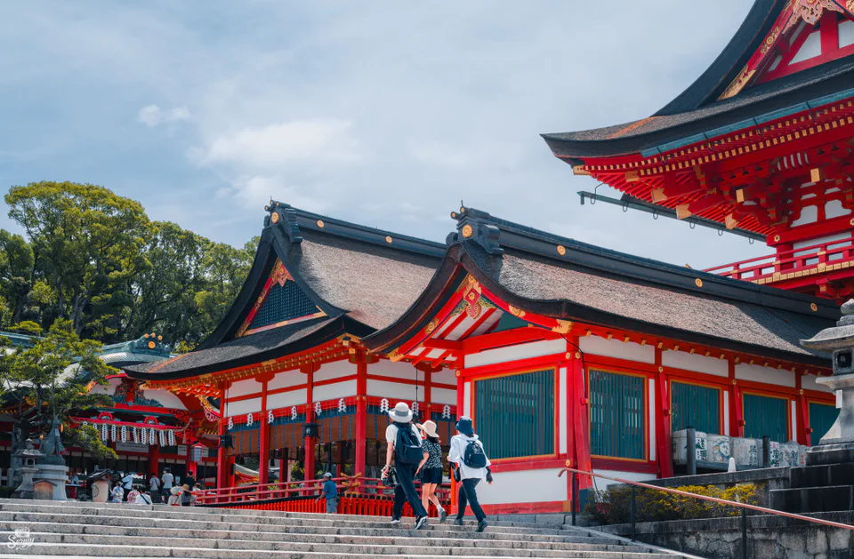 Avoid Kyoto Autumn Crowds in 2026: Rail Corridors, Early Starts and Hotel Bases