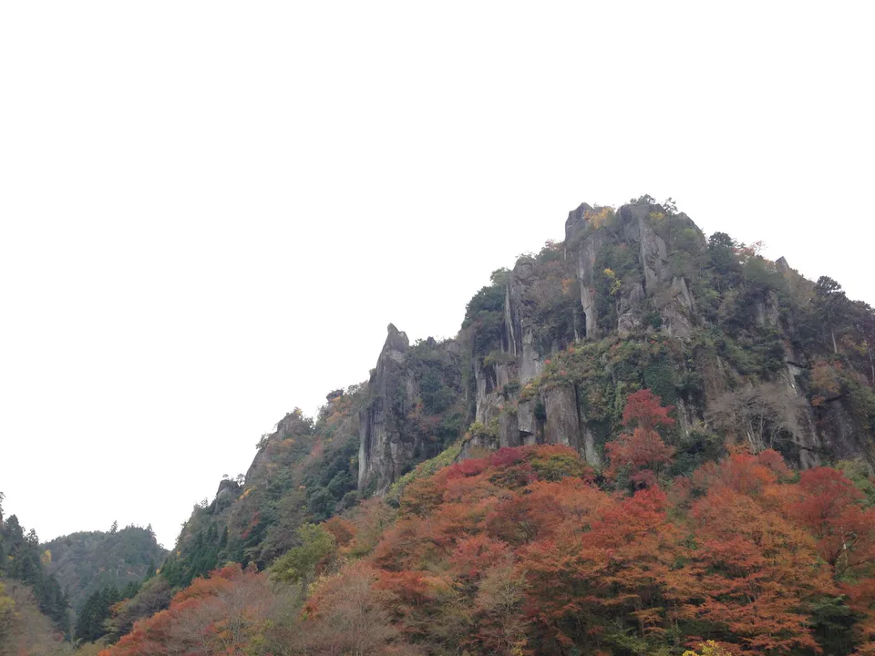Hitome Hakkei observation view of Shin-Yabakei rock formations and autumn foliage