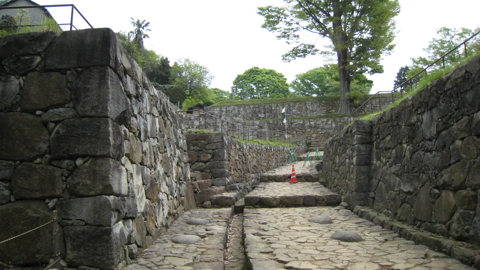 Murs de pierre et vestiges du château de Kanayama à Ota, Gunma