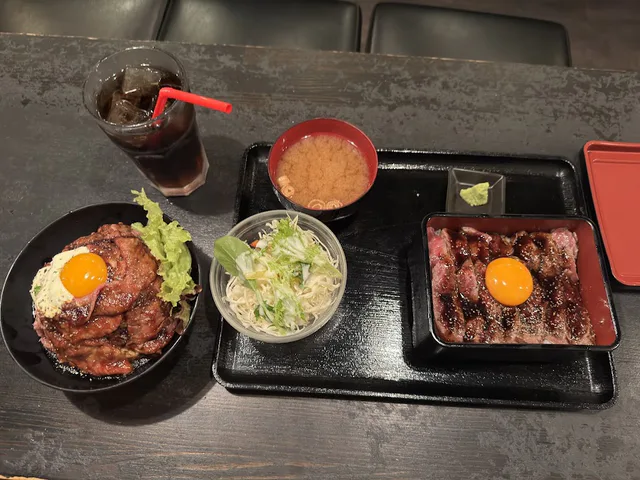 Red Rock roast-beef bowl featured in a Kobe budget eats guide